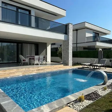 Rueyam Villa 1